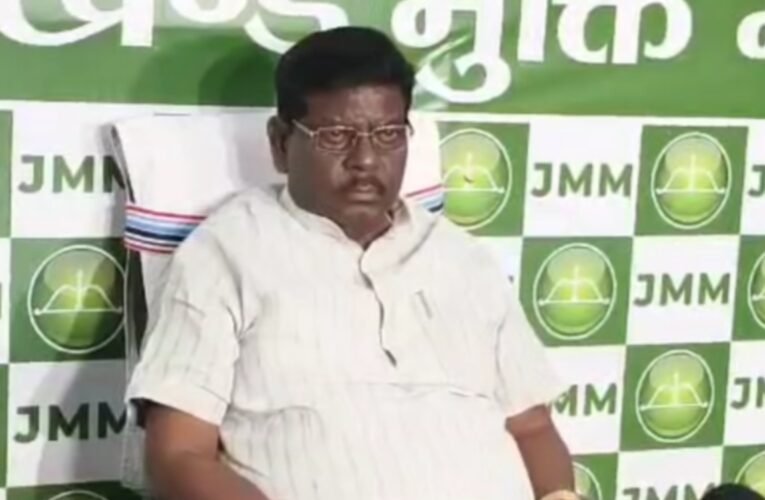 झामुमो ने सूर्या हांसदा को बताया अपराधी, हेमलाल मुर्मू ने प्रेस वार्ता में लगाए गंभीर आरोप