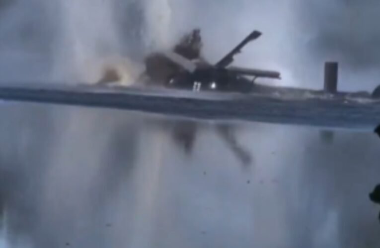 चकरघिन्नी की तरह घूमने लगा हेलीकॉप्टर, मची चीख पुकार, देखिए वायरल हुआ भयानक वीडियो