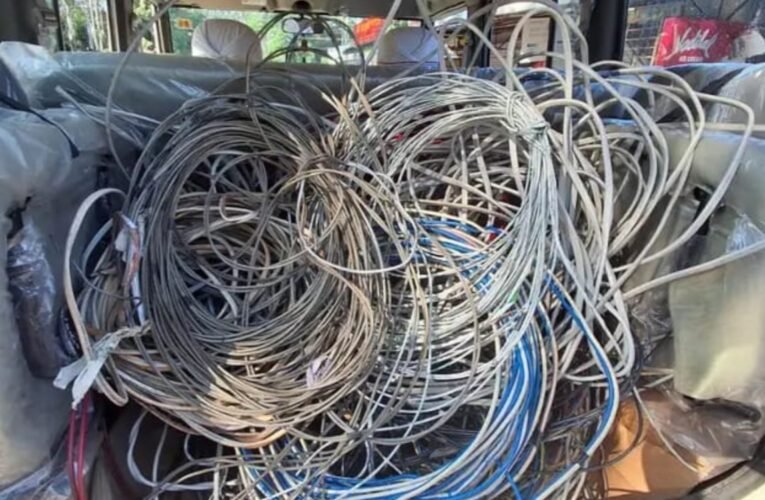 रजरप्पा परियोजना कॉलोनी में अवैध विद्युत उपभोक्ताओं पर कड़ी कार्रवाई