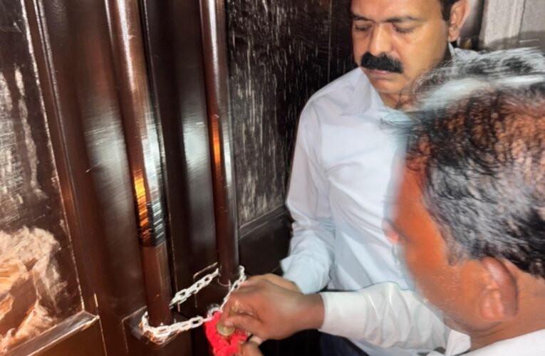 रांची नगर निगम ने करमटोली चौक स्थित लेवी टैवर्न रेस्टोरेंट को नक्शा विचलन के कारण किया सील