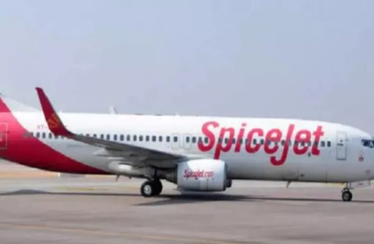 दिल्ली-श्रीनगर स्पाइसजेट विमान की श्रीनगर हवाई अड्डे पर आपात लैंडिंग, सभी यात्री सुरक्षित