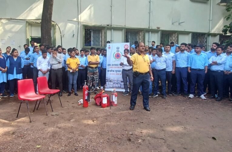 टाटानगर रेल सिविल डिफेंस द्वारा लोको पायलटों को फायर आपदा प्रशिक्षण