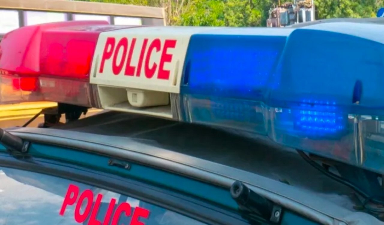 आसनसोल में टावर पर पाकिस्तानी झंडा फहराने की घटना से हंगामा, पुलिस में शिकायत दर्ज, वायरल 6 20250830 183602