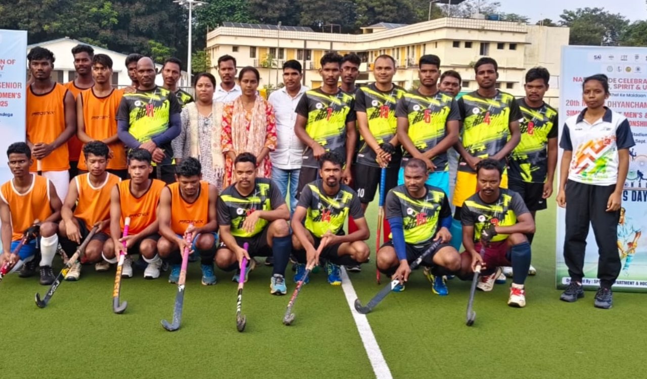 20वीं मेजर ध्यानचंद सिमडेगा जिला स्तरीय सीनियर हॉकी चैंपियनशिप 2025: दूसरे दिन संत जेवियर कॉलेज और डिफेंस कॉलोनी की जीत 20250830_200742