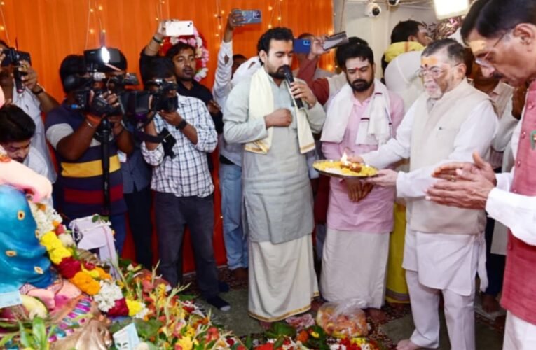 सांसद संजय सेठ के आवास पर गणेश पूजा में शामिल हुए राज्यपाल संतोष गंगवार