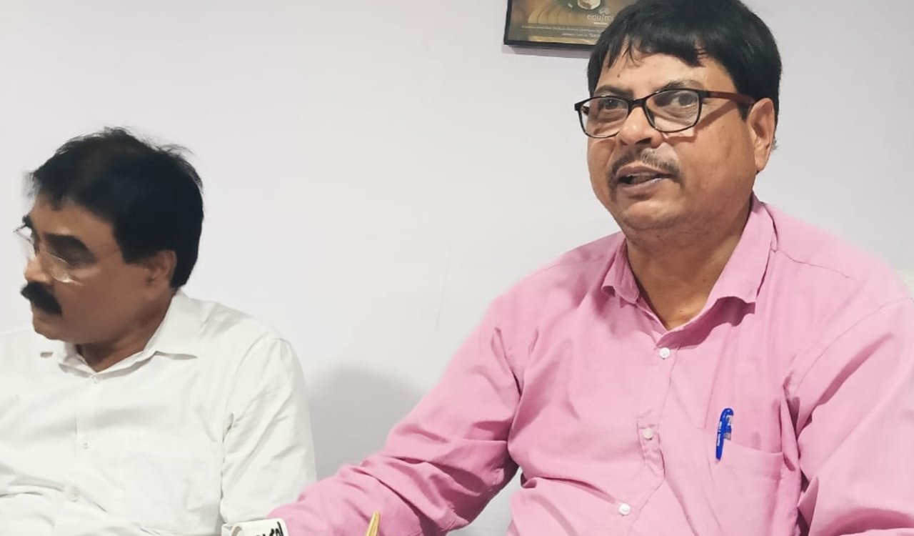 झारखंड गैर सरकारी स्कूल संचालक संघ की बैठक: सुप्रीम कोर्ट के फैसले तक गैर मान्यता प्राप्त स्कूलों पर कार्रवाई न करने की मांग 6 20250831 214550