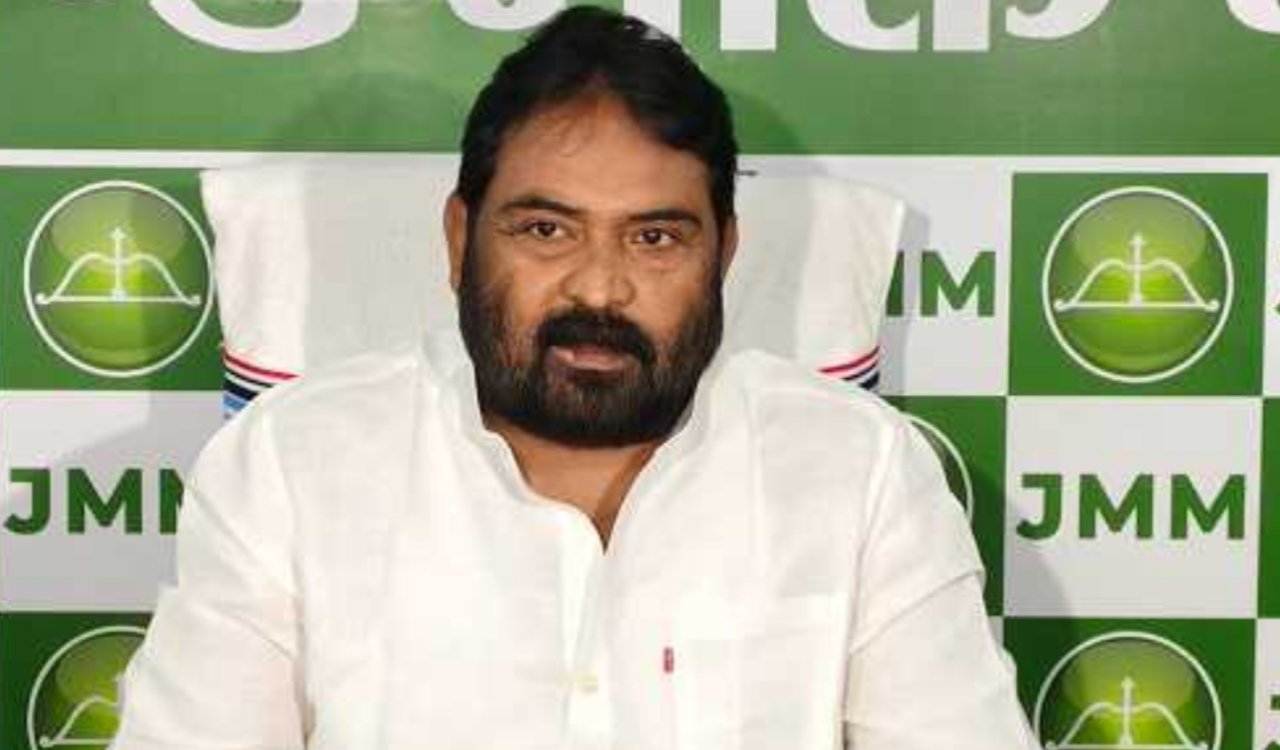 झामुमो का बीजेपी पर पलटवार: भाजपा के आरोप बेबुनियाद, बालू घाट प्रबंधन में पारदर्शिता लाने को प्रतिबद्ध हेमंत सरकार 3 20250831 225422