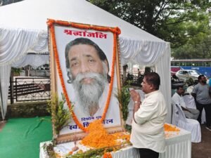 झारखण्ड: दिशोम गुरु शिबू सोरेन को श्रद्धांजलि, सरकारी कार्यालयों में शिबू सोरेन की तस्वीर लगाने की मांग