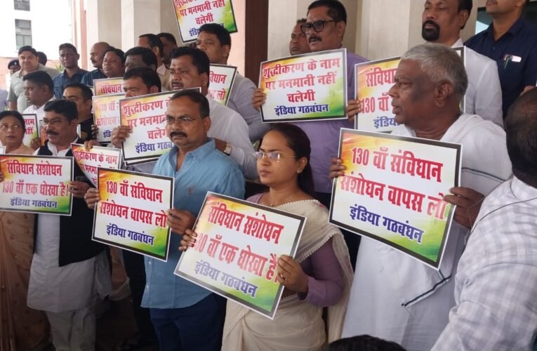 झारखंड विधानसभा सत्र का दूसरा दिन हंगामेदार, सदन के बाहर सत्ता–विपक्ष आमने–सामने।