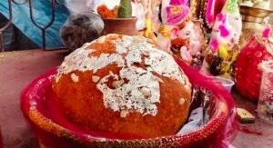 जमशेदपुर: गणेश उत्सव में 5 किलो लड्डू की रिकॉर्ड 70,000 की बोली, जोगिंदर राव के परिवार ने जीता प्रसाद 5 Screenshot 20250831 120804