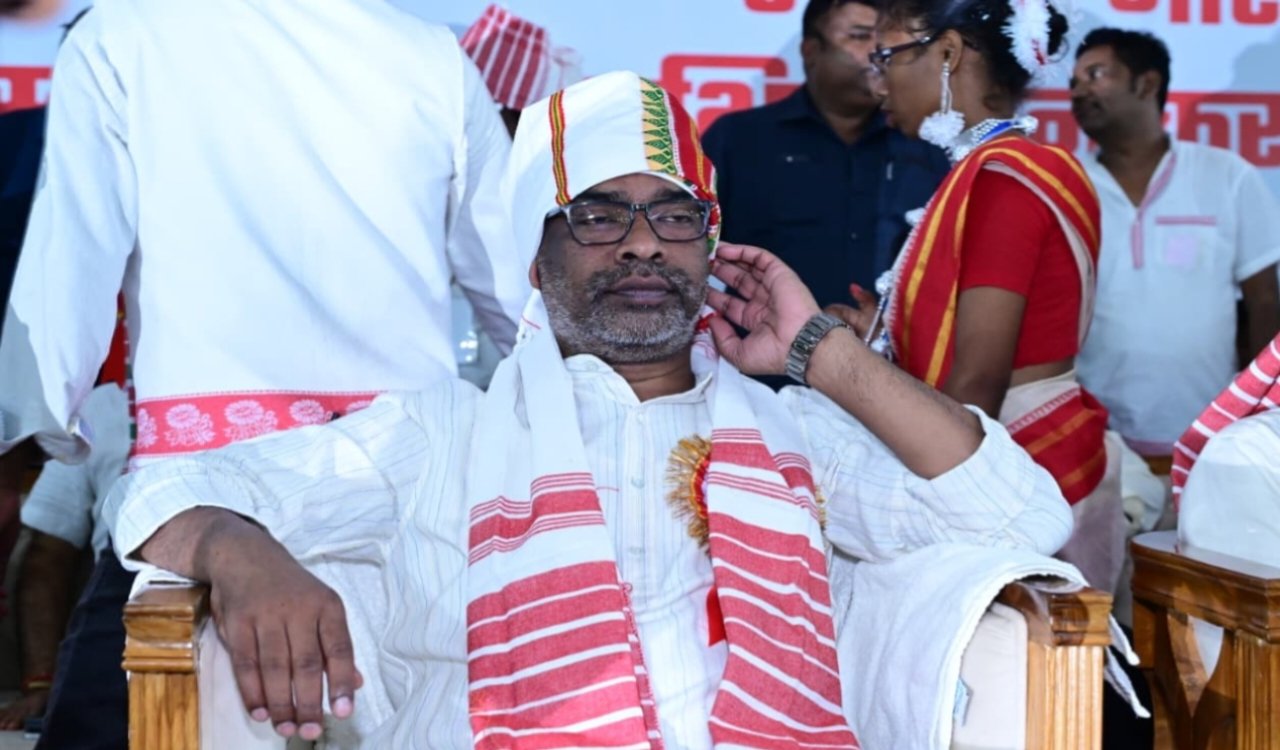 रांची: मुख्यमंत्री हेमन्त सोरेन ने ‘करम पूर्व संध्या समारोह-2025’ में लिया हिस्सा, आदिवासी संस्कृति को बढ़ाने पर दिया जोर 3 20250902 120256