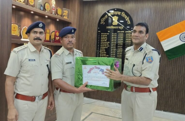 सिमडेगा: सहायक अवर निरीक्षक पॉल पतरस खलखो बने ‘पुलिस मैन ऑफ द वीक’, एसपी ने किया सम्मानित