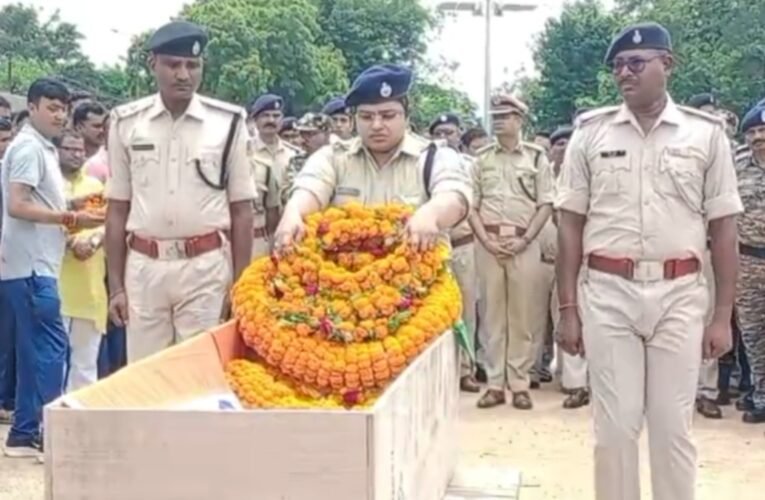 मनातू मुठभेड़ में शहीद जवानों को दी गई अंतिम श्रद्धांजलि