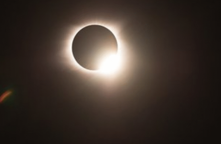 7 सितंबर की रात होगा पूर्ण ग्रहण, जानें सूतक काल, दृश्यता और श्राद्ध से जुड़े नियम