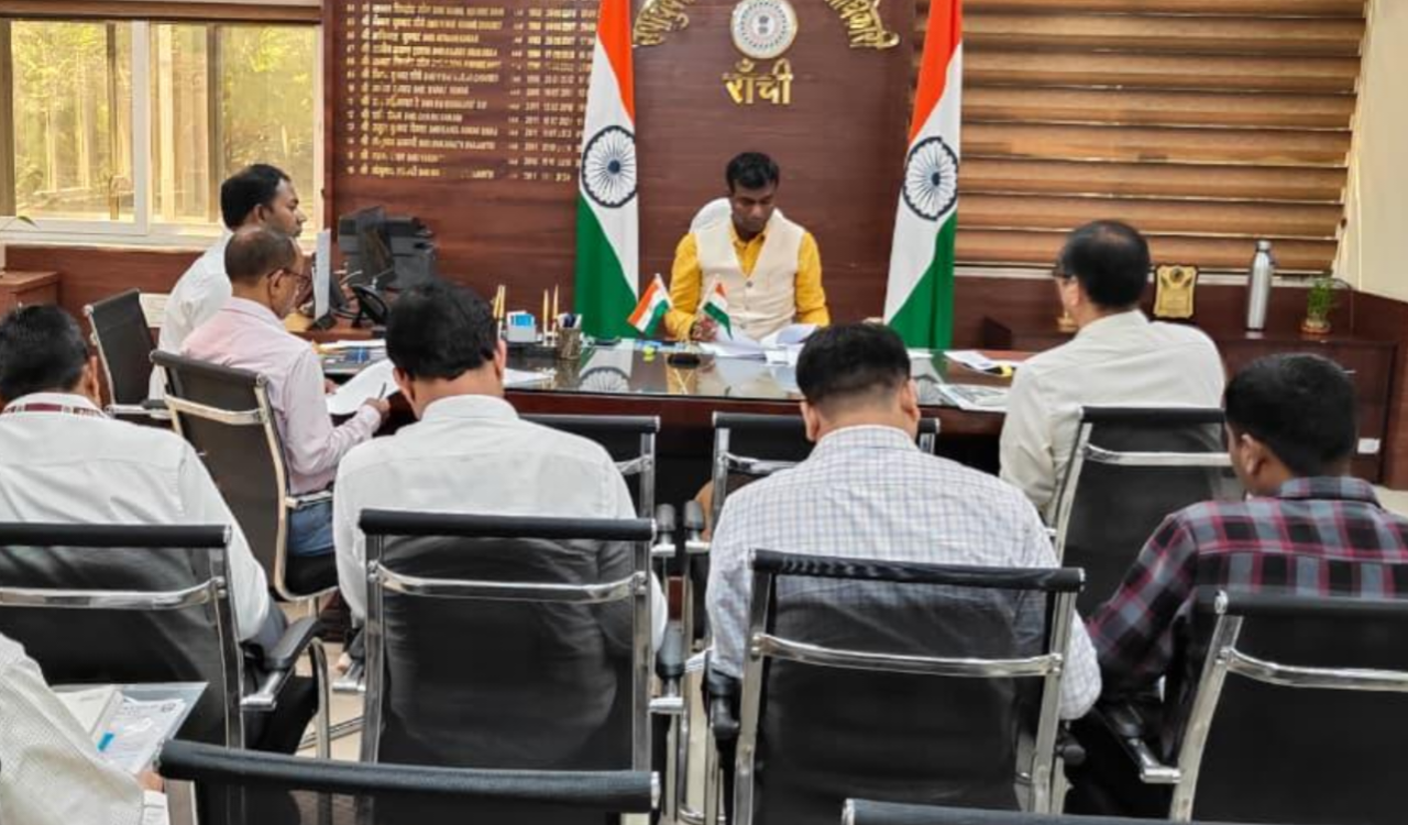 उपायुक्त की अध्यक्षता में वनभूमि की पहचान के लिए जिला स्तरीय विशेषज्ञ समिति की हुई बैठक 6 20250906 201648