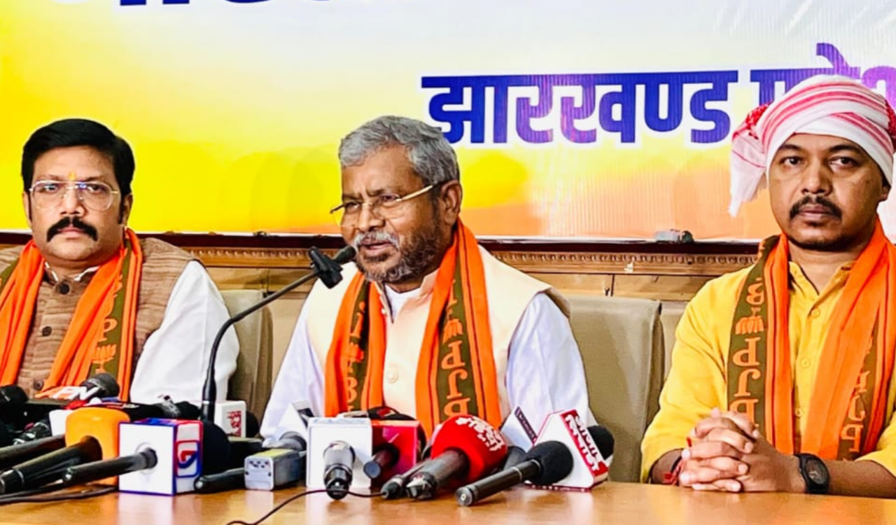 झारखंड में डीएमएफटी फंड घोटाले का सनसनीखेज खुलासा, बाबूलाल मरांडी ने हेमंत सोरेन पर साधा निशाना 4 20250908 151053