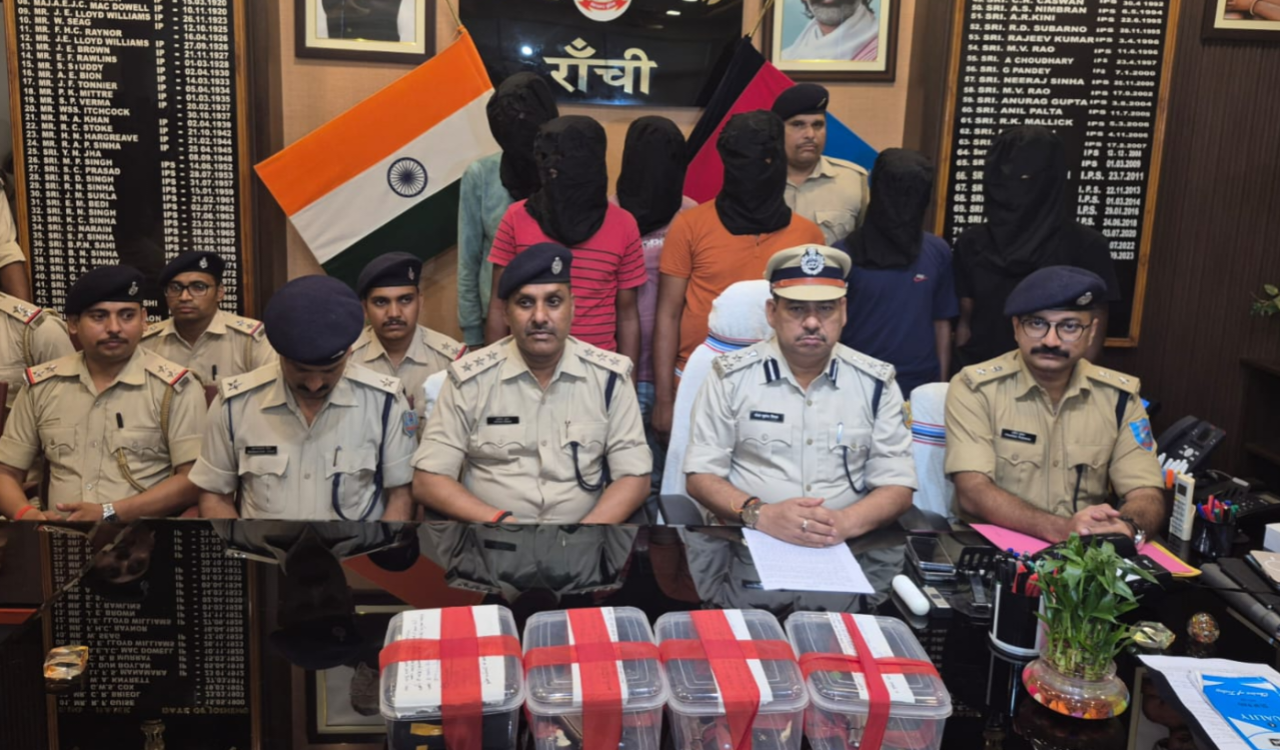 रातु थाना क्षेत्र में गोलीबारी कांड का खुलासा, छह अपराधी गिरफ्तार, हथियार और वाहन बरामद 20250908_214658