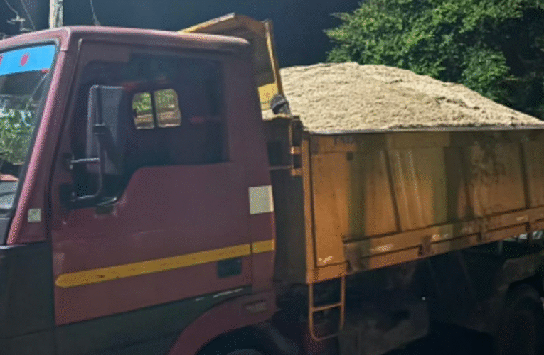 रांची के सिल्ली में अवैध बालू खनन पर हंगामा, 10 हाइवा जब्त