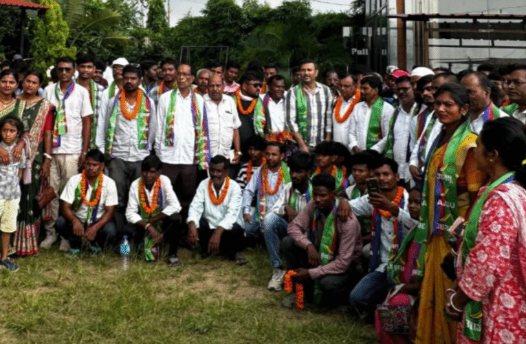 पिठौरिया में सैकड़ों लोगों ने थामा आजसू पार्टी का दामन, सुदेश महतो ने हेमंत सरकार पर साधा निशाना