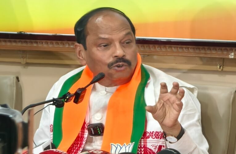 रघुबर दास का झारखंड सरकार पर हमला: पेसा कानून लागू न होने और अवैध बालू खनन पर उठाए सवाल, पंचायत चुनाव की मांग