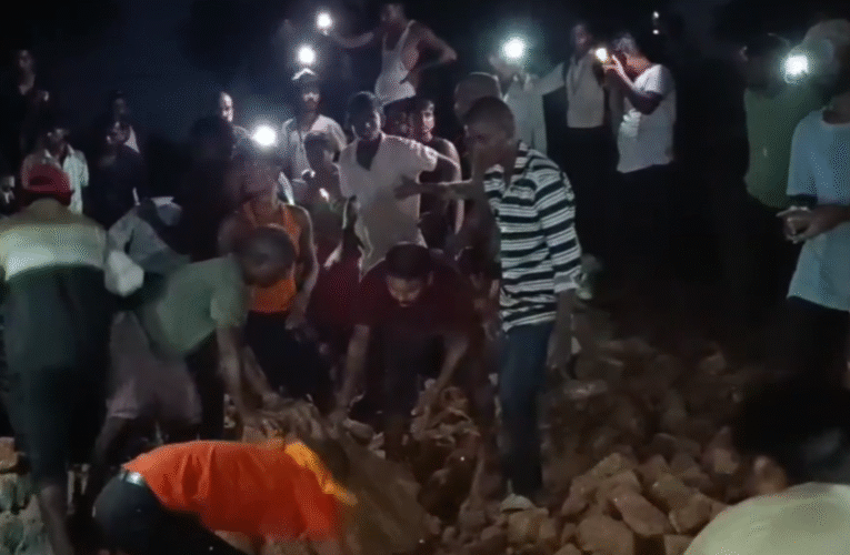 धनबाद के लोदना में बीसीसीएल के खाली आवास ढहने से हादसा, 7 बच्चे मलबे में दबे, रेस्क्यू ऑपरेशन जारी