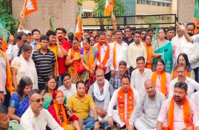 सूर्य हांसदा एनकाउंटर और रिम्स-2 भूमि विवाद: भाजपा का राज्यव्यापी धरना प्रदर्शन, जमशेदपुर में जोरदार विरोध