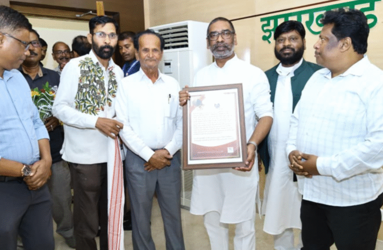 झारखंड मंत्रालय में मुख्यमंत्री हेमन्त सोरेन से झारखंड कल्चरल आर्टिस्ट एसोसिएशन के प्रतिनिधिमंडल की मुलाकात