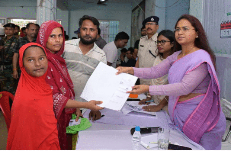 मांडर में जनता दरबार: दिव्यांग पेंशन से जमीन के दाखिल-खारिज तक, ऑन-स्पॉट समाधान