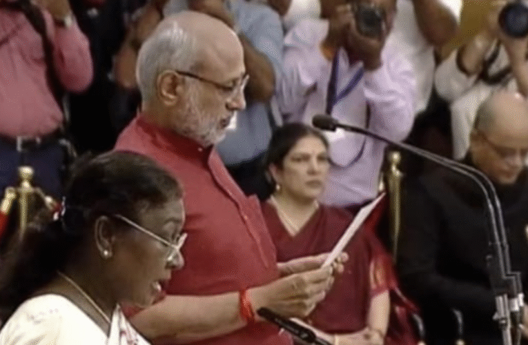 सी.पी. राधाकृष्णन बने देश के 15वें उपराष्ट्रपति, राष्ट्रपति भवन में ली शपथ