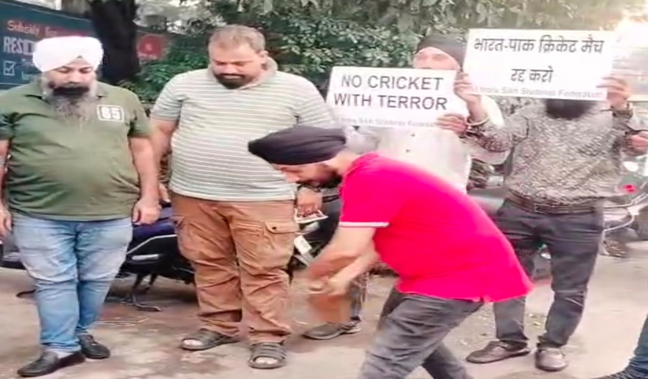 भारत-पाक क्रिकेट मैच का विरोध: सिख स्टूडेंट फेडरेशन ने खेल मंत्री की तस्वीर जलाकर जताया आक्रोश 4 20250912 173211