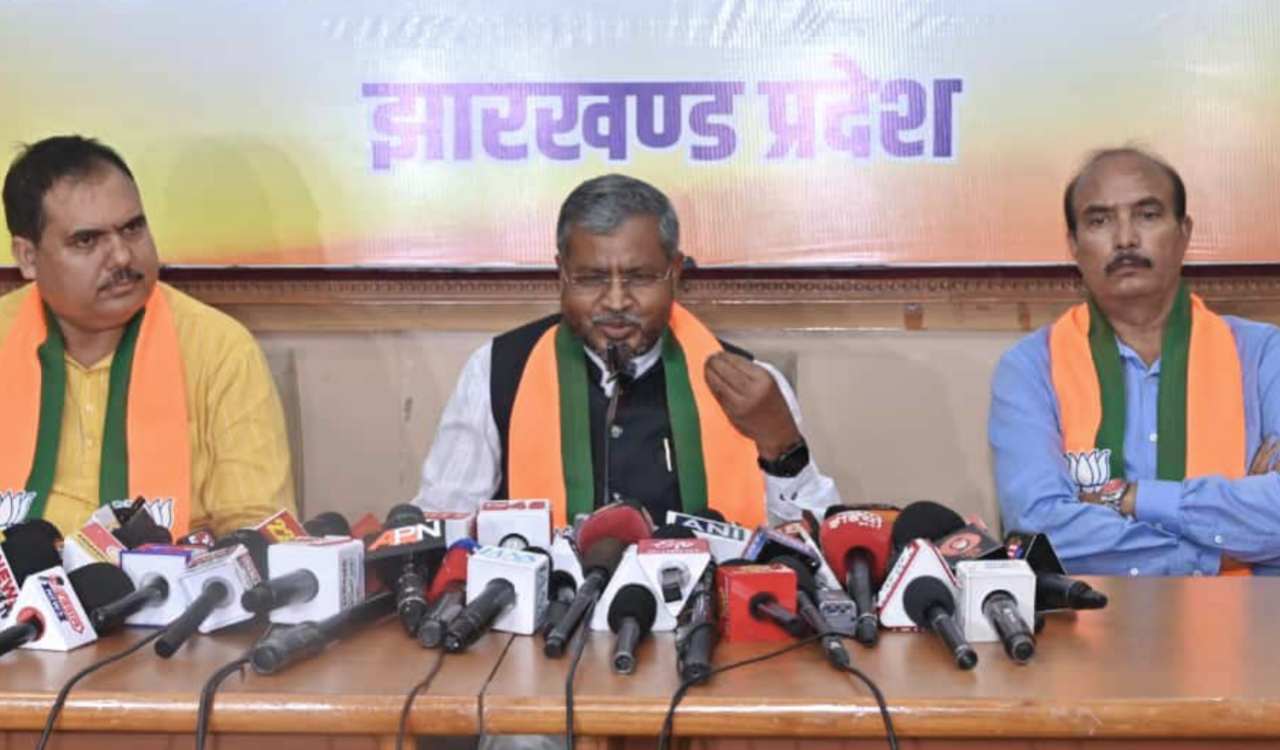 भाजपा प्रदेश अध्यक्ष बाबूलाल मरांडी का हेमंत सरकार पर तीखा प्रहार: "बालू घाटों को माफियाओं के हवाले करने की साजिश" 6 20250912 190234