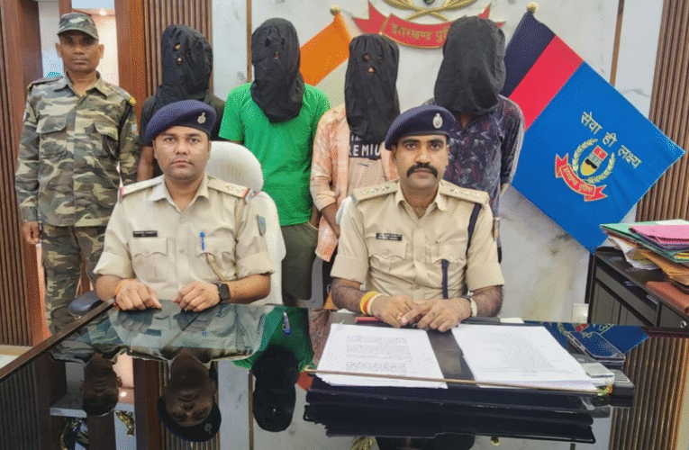 खरसीदाग ओपी क्षेत्र में प्रतिबंधित गोवंशीय मांस के साथ चार तस्कर गिरफ्तार, दो पिकअप वाहन जब्त