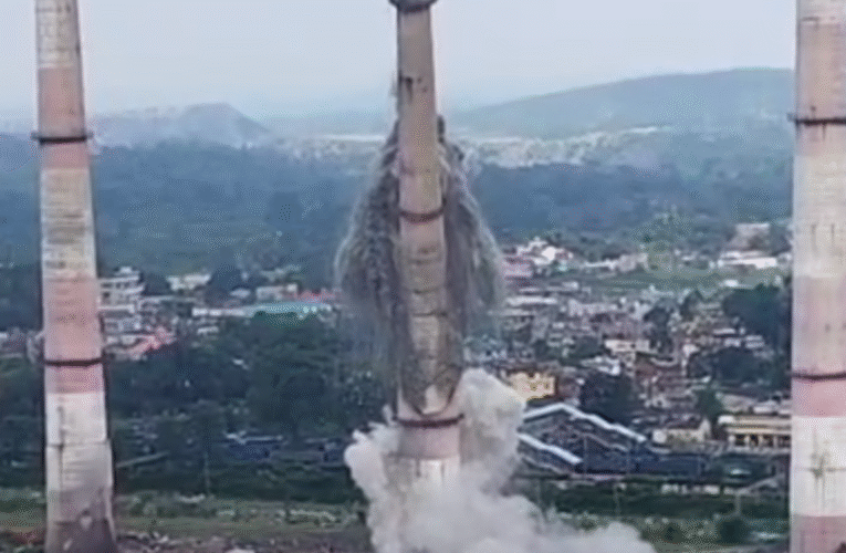 बोकारो थर्मल पावर प्लांट की चिमनी ढहाई गई, सौर ऊर्जा की ओर कदम