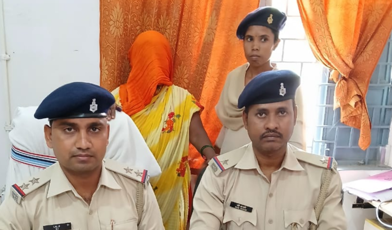 पलामू पुलिस ने चोरी के मामले में एक महिला को किया गिरफ्तार, चोरी का सामान बरामद 20250914_192930