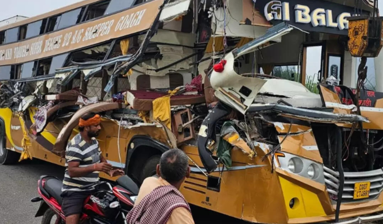 जौनपुर में भीषण सड़क हादसा: अयोध्या दर्शन के बाद काशी जा रही छत्तीसगढ़ के श्रद्धालुओं से भरी बस ट्रेलर से टकराई, 4 की मौत, 9 गंभीर रूप से घायल 20250915_105034