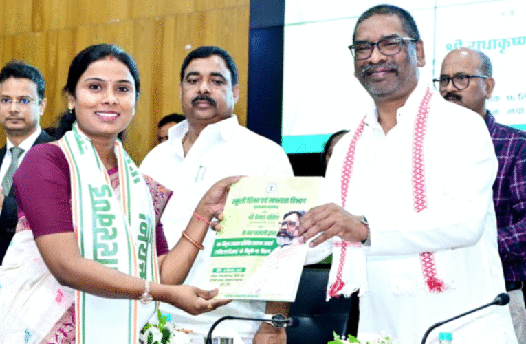 मुख्यमंत्री हेमन्त सोरेन ने 301 नव-नियुक्त सहायक आचार्यों को सौंपे नियुक्ति पत्र, शिक्षा व्यवस्था को सुदृढ़ करने पर जोर