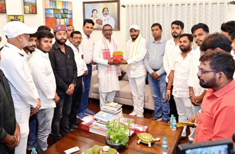 मुख्यमंत्री हेमन्त सोरेन से राष्ट्रीय युवा शक्ति के प्रतिनिधिमंडल की मुलाकात, शिबू सोरेन को भारत रत्न और प्रतिमा स्थापना का आग्रह