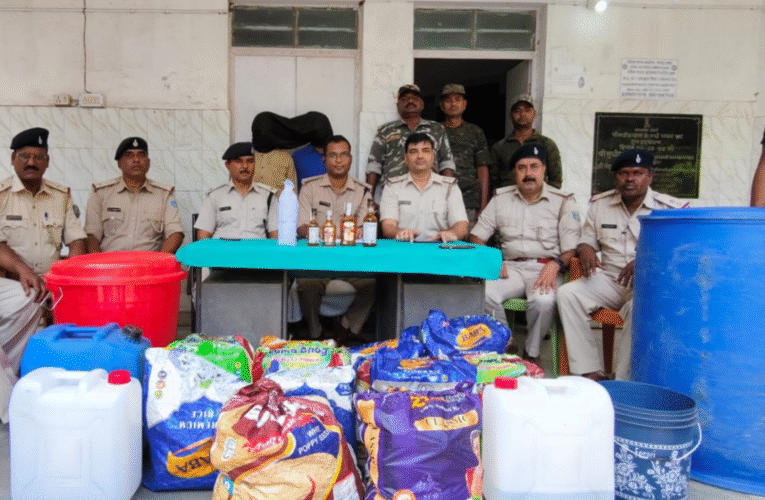 सरायकेला-खरसावां पुलिस ने नकली शराब के मिनी फैक्ट्री का किया भंडाफोड़, दो गिरफ्तार