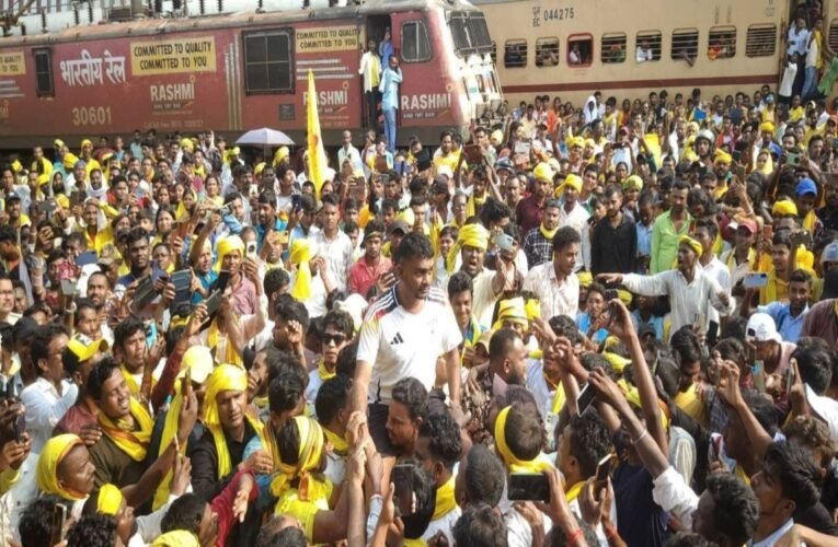 कौन करेगा कुडमियों का नेतृत्व…..रेल रोको आंदोलन के बाद नेतृत्व को लेकर मची होड़ । मुद्दे पर दृष्टि नाउ की विशेष रिपोर्ट…