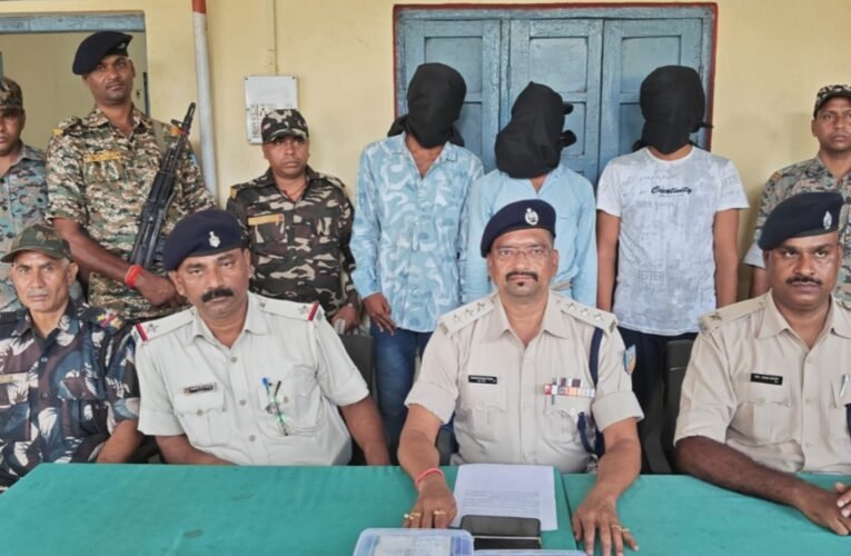 बोकारो पुलिस ने ATM धोखाधड़ी के मामले में तीन अभियुक्तों को किया गिरफ्तार