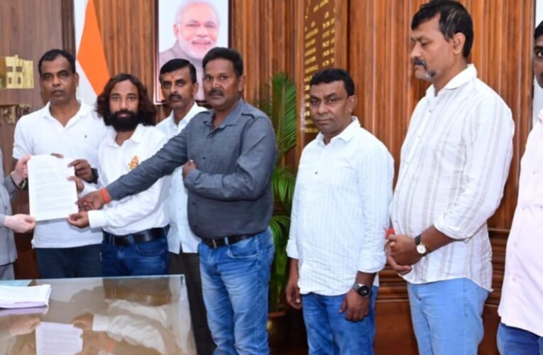 देवेंद्र नाथ महतो ने अवैध खनन के खिलाफ महामहिम राज्यपाल को सौंपा ज्ञापन