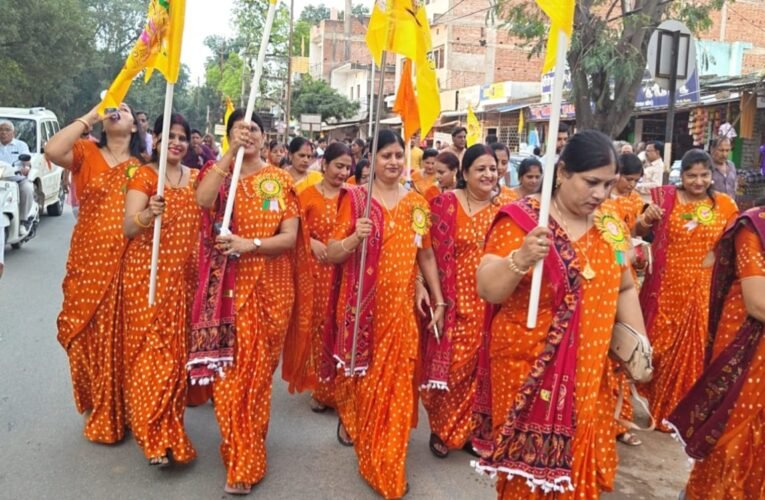 अग्रसेन जयंती पर अग्रवाल समाज के लोंगो ने निकाली भव्य शोभायात्रा, मुख्य समारोह आनंद भवन में सम्पन