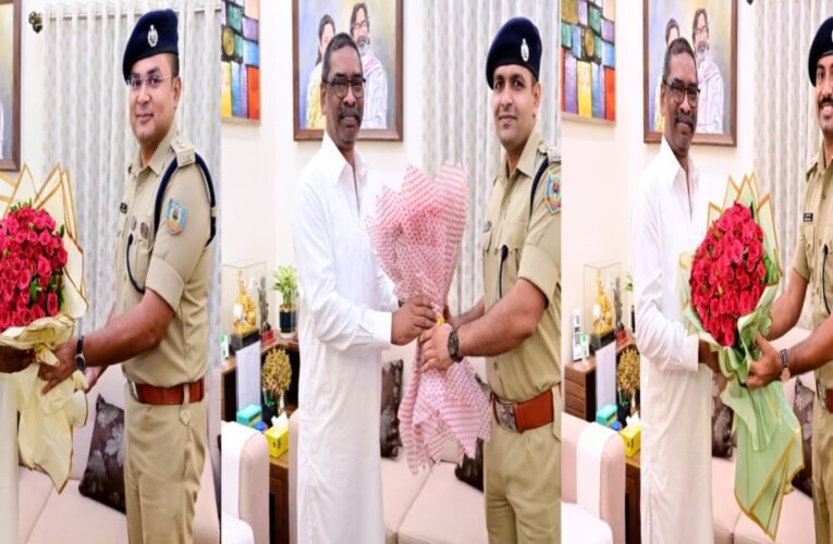 मुख्यमंत्री हेमन्त सोरेन से वरीय पुलिस अधिकारियों ने की शिष्टाचार भेंट