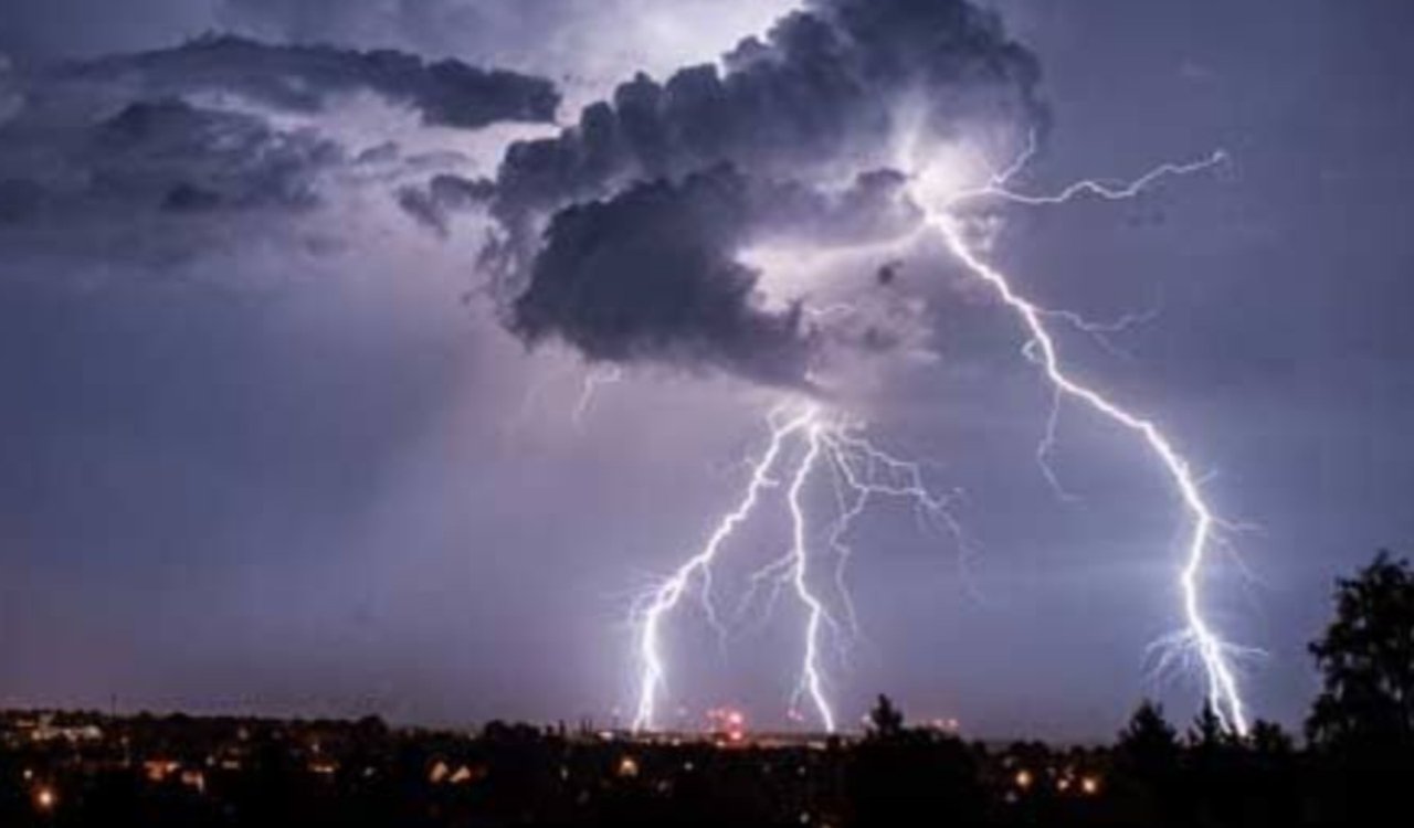 झारखंड में आज बारिश का दौर जारी, रांची समेत पूरे राज्य में येलो अलर्ट 4 20250924 081015