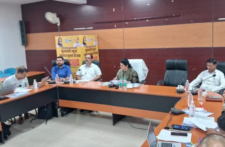 नामकुम में आयुष्मान भारत-मुख्यमंत्री जन आरोग्य योजना की समीक्षा बैठक आयोजित