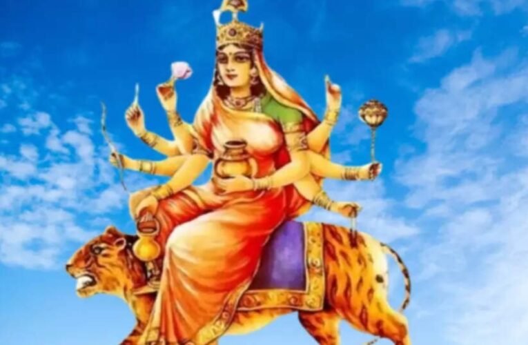 नवरात्रि के चौथे दिन मां कूष्मांडा की पूजा: मां की उपासना कर पाएं अपार ऊर्जा और बुद्धि का आशीर्वाद