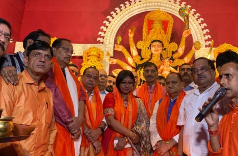 राजस्थान मित्र मंडल के पंडाल का भव्य उद्घाटन, श्रद्धालुओं की उमड़ी भीड़