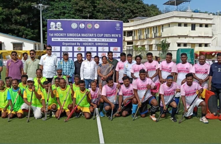 1st हॉकी सिमडेगा मास्टर्स कप 2025: 40+ उम्र के दिग्गजों का जोरदार आगाज, ग्रामीण खिलाड़ियों में उत्साह की लहर