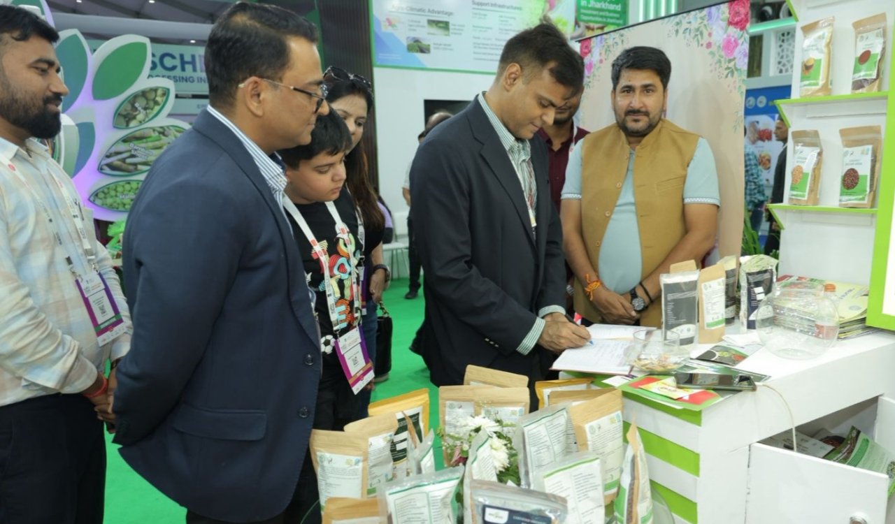 वर्ल्ड फूड इंडिया 2025: झारखंड पवेलियन बना आकर्षण का केंद्र, मछली का अचार और पापड़ ने लूटी वाहवाही 2 20250928 213338