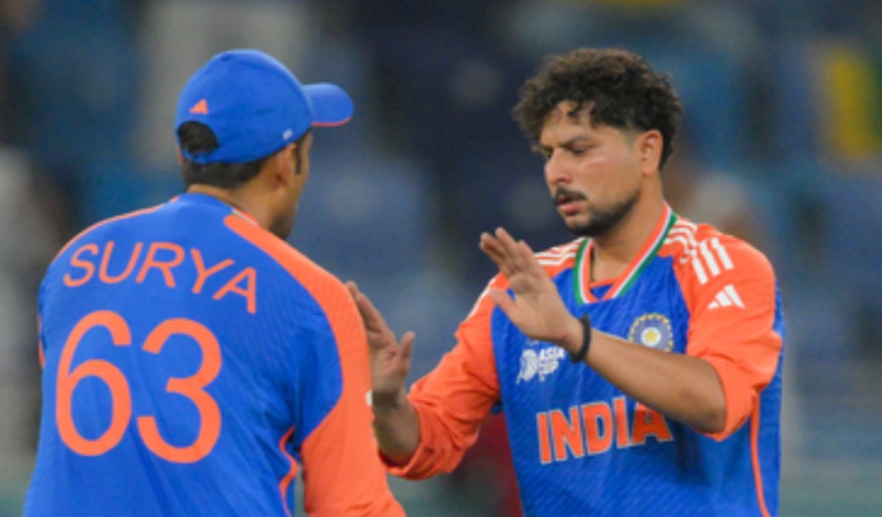 एशिया कप 2025 फाइनल: कुलदीप की घातक गेंदबाजी, पाकिस्तान 146 पर सिमटा, भारत को 147 रनों का लक्ष्य 3 20250928 215223